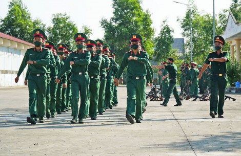 Trung đoàn Bộ binh 932 huấn luyện 72 chiến sĩ mới
