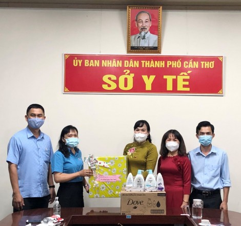 Hội LHPNVN TP Cần Thơ thăm, tặng quà các bệnh viện trên địa bàn