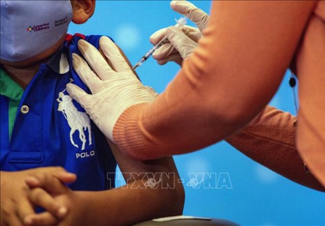 Trẻ từng mắc COVID-19 có kháng thể nhưng vẫn cần tiêm vaccine bảo vệ