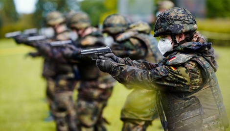 Châu Âu tìm cách “vá lỗ hổng” quốc phòng