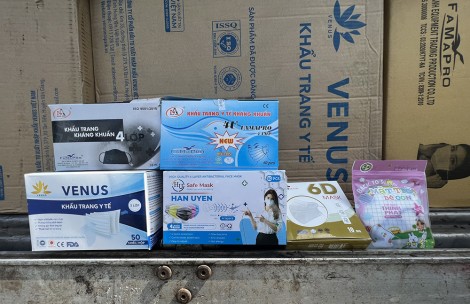 Bắt giữ xe tải chở 722 thùng khẩu trang y tế không rõ nguồn gốc