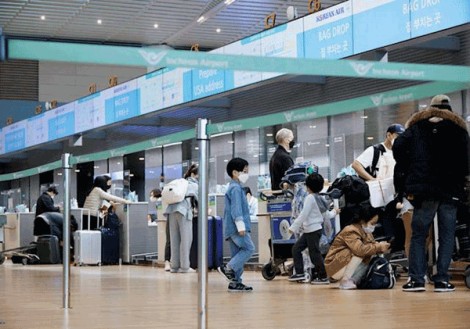 Dân Hàn đổ ra nước ngoài “du lịch trả thù”