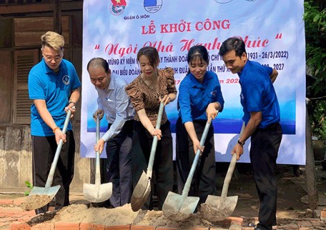 Tặng nhà cho đoàn viên có hoàn cảnh khó khăn