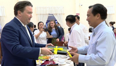 Lãnh đạo TP Cần Thơ tiếp Đại sứ Hoa Kỳ đến thăm, chào xã giao