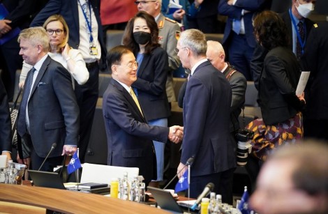 NATO chĩa mũi dùi vào Trung Quốc