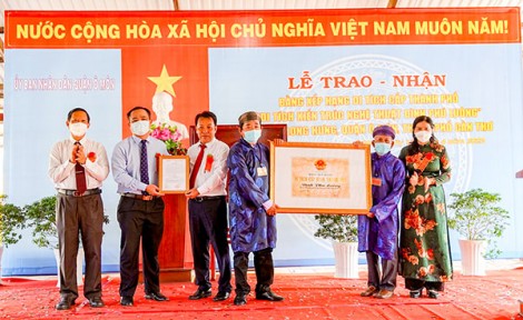 Ðình Phú Luông đón nhận Bằng xếp hạng Di tích kiến trúc nghệ thuật cấp thành phố