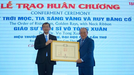 Giáo sư Võ Tòng Xuân vinh dự nhận Huân chương Mặt Trời Mọc, Tia Sáng Vàng và Ruy Băng Cổ” của Chính phủ Nhật Bản
