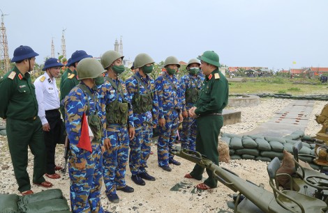 Đoàn công tác của Bộ Quốc phòng thăm, kiểm tra tại Trường Sa và Nhà giàn DK1