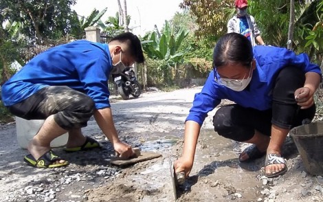 Nhiều hoạt động xung kích, tình nguyện đảm bảo an toàn giao thông