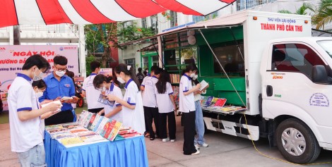 Những “chuyến xe tri thức” đều đặn lăn bánh