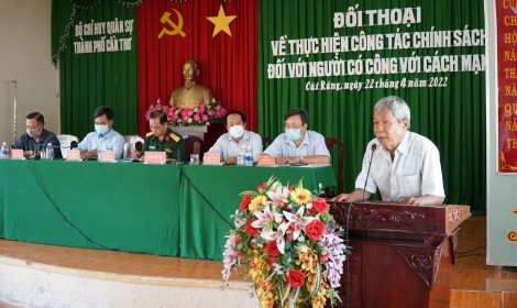 Bộ Chỉ huy Quân sự thành phố đối thoại với 60 người có công