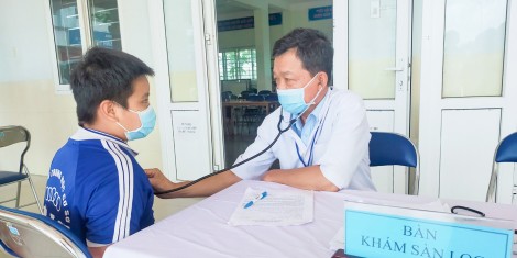 Tiêm phòng COVID-19 cho trên 7.000 trẻ đang học lớp 5, lớp 6 và ở cộng đồng