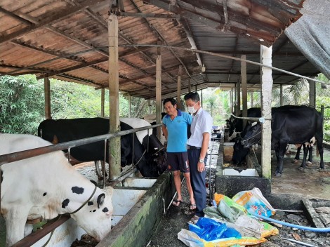 Cán bộ Hội hết lòng hỗ trợ nông dân