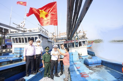 Điểm tựa vững vàng cho ngư dân bám biển