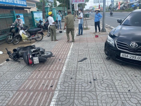 Đại úy công an bắt cướp giật trên đường