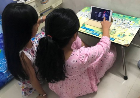 Quan tâm hướng dẫn khi cho trẻ sử dụng điện thoại kết nối internet