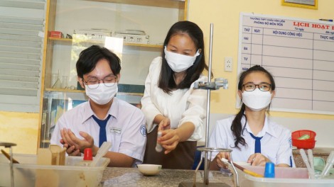 Cô giáo có duyên với các cuộc thi khoa học kỹ thuật