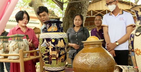 Ra mắt Câu lạc bộ Đồ xưa Đất Sen Hồng