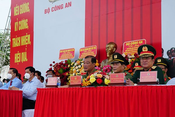 Khai mạc Hội thi điều lệnh, bắn súng, võ thuật lực lượng Công an 9 địa phương tại TP Cần Thơ