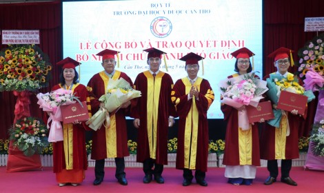 Công bố và trao quyết định bổ nhiệm chức danh Phó Giáo sư