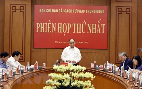 Chủ tịch nước Nguyễn Xuân Phúc: Tăng cường kiểm soát, nâng cao chất lượng cử nhân luật