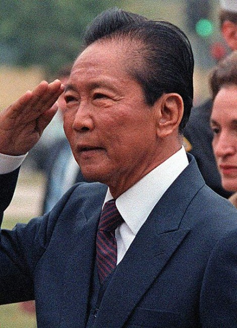 Triều đại Marcos cha sụp đổ như thế nào?