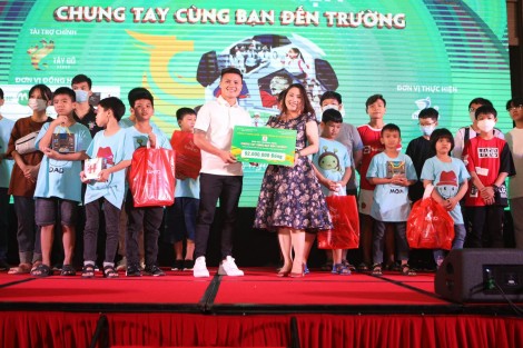 Quyên góp hơn 800 triệu đồng ủng hộ chương trình “Chung tay cùng bạn đến trường”