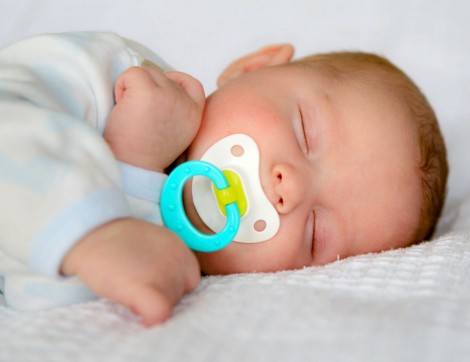 Ti giả “thông minh” giúp theo dõi sức khỏe trẻ sơ sinh