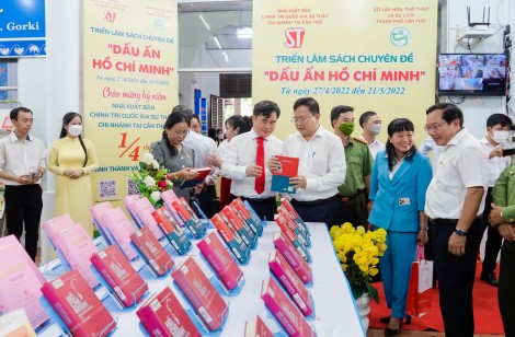 “Chủ tịch Hồ Chí Minh - Sáng mãi tên Người”