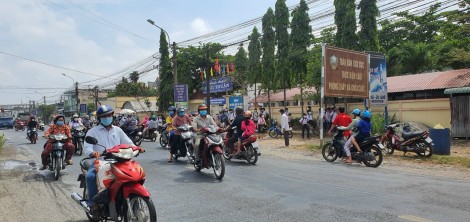 Khắc phục nguy cơ mất an toàn giao thông trước cổng trường