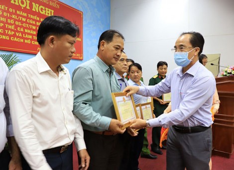Làm theo lời Bác bằng những việc thiết thực