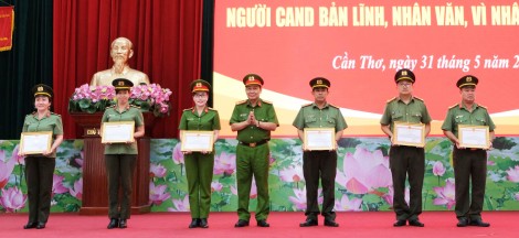 Nêu cao tinh thần Vì nhân dân phục vụ