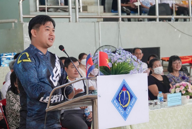 Thắm tình hữu nghị