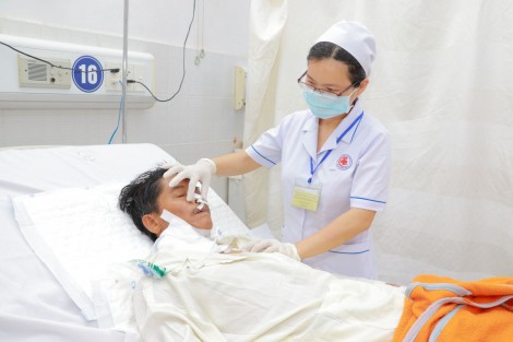 Cứu kịp thời người bệnh nhiễm trùng chân răng nặng