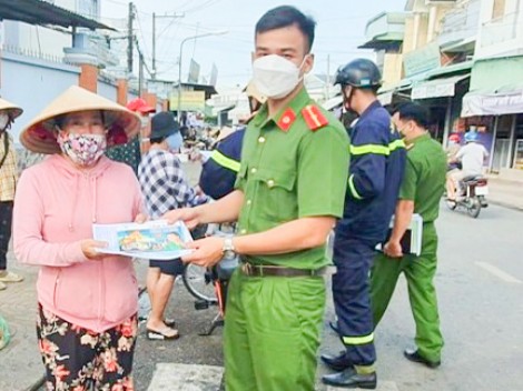 Linh hoạt tuyên truyền pháp luật về an toàn giao thông
