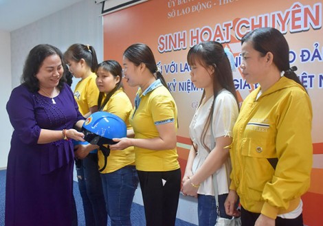 Sinh hoạt chuyên đề "Pháp luật đối với lao động nữ và bảo đảm bình đẳng giới"