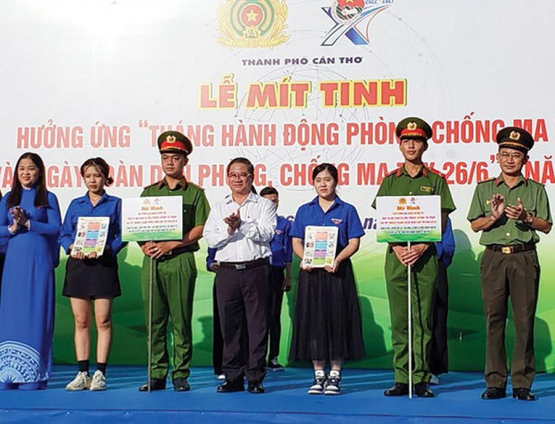 Mít tinh hưởng ứng Tháng hành động phòng, chống ma túy