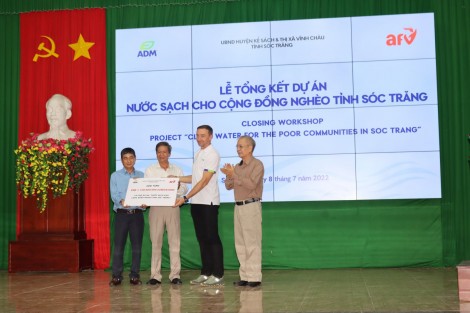 Sóc Trăng: Hỗ trợ bồn chứa nước cho 238 hộ dân
