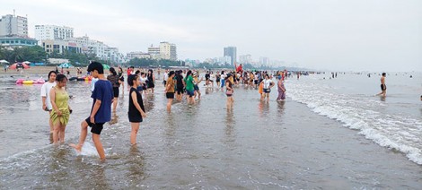 Người bệnh gout đi chơi biển nên kiêng ăn nhiều hải sản