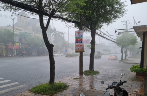 Vận động người dân gia cố nhà cửa, hạn chế hư hại khi mưa lớn, gió mạnh xuất hiện