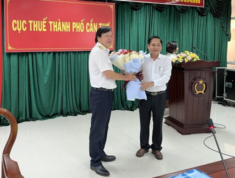 Trao quyết định bổ nhiệm Phó Cục trưởng Cục Thuế TP Cần Thơ