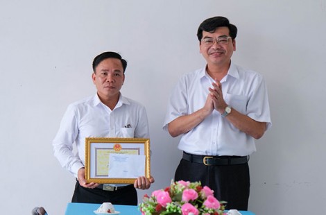 Sở Giáo dục và Đào tạo khen thưởng thầy giáo làm thiện nguyện