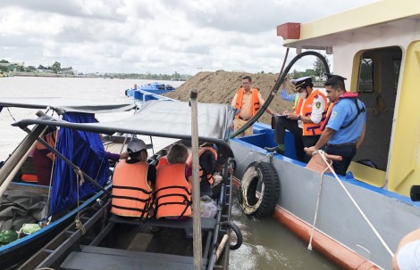 Siết chặt quản lý phương tiện thô sơ, phương tiện nhỏ vận chuyển hành khách đường thủy nội địa