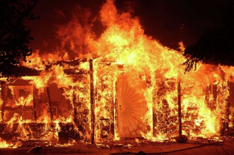 Hàng ngàn héc-ta rừng bị thiêu rụi chỉ trong một ngày tại California