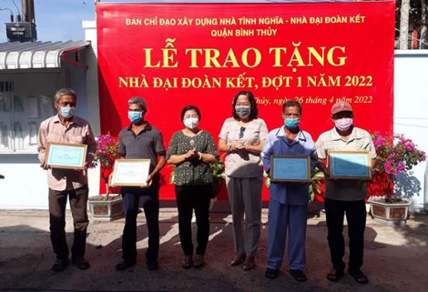 Xây dựng 287 căn nhà Ðại đoàn kết