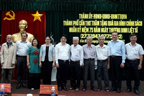 Thắm đượm nghĩa tình