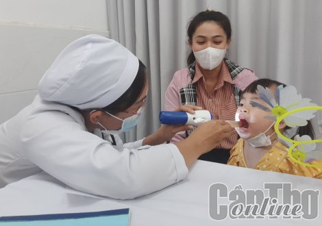 Đưa trẻ đi khám bệnh, tư vấn dinh dưỡng miễn phí