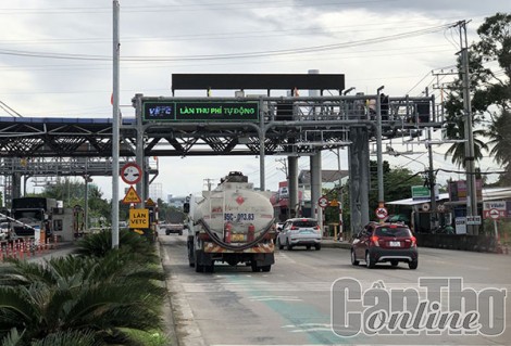 Triển khai dán thẻ định danh đối với ô tô để sử dụng dịch vụ thu phí đường bộ theo hình thức không dừng
