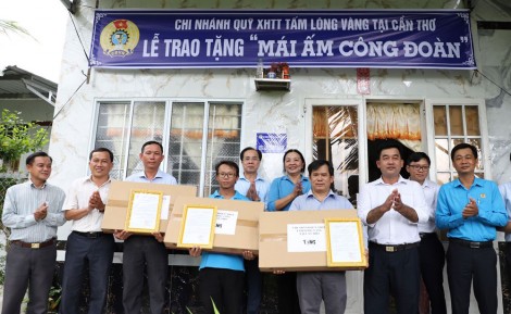 Bàn giao Mái ấm Công đoàn