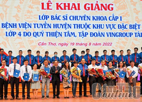 Khai giảng lớp bác sĩ chuyên khoa cấp I thuộc Dự án thí điểm bác sĩ trẻ tình nguyện về vùng khó khăn